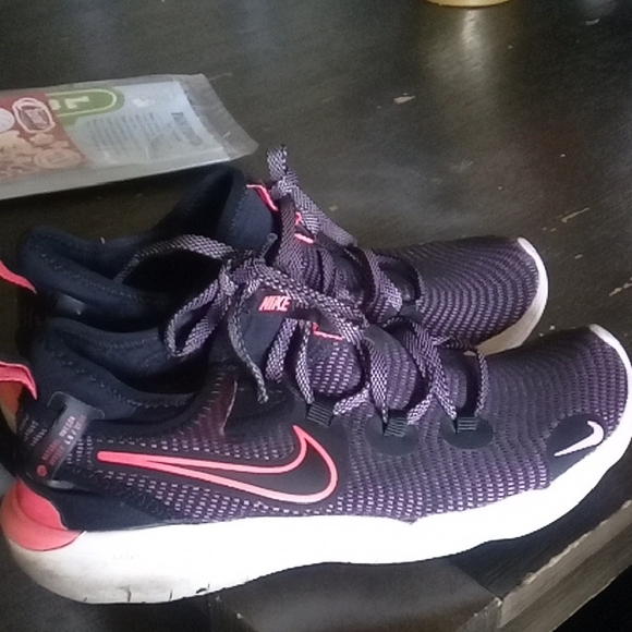Nike Black and Pink Running Sneakers - Picture 1 of 1